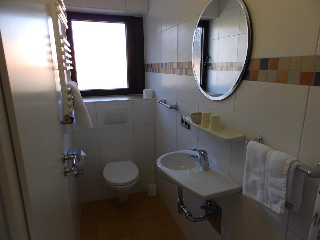 H41 Inn Hotel Garni Freiburg (Adults Only) Гундельфінген Екстер'єр фото