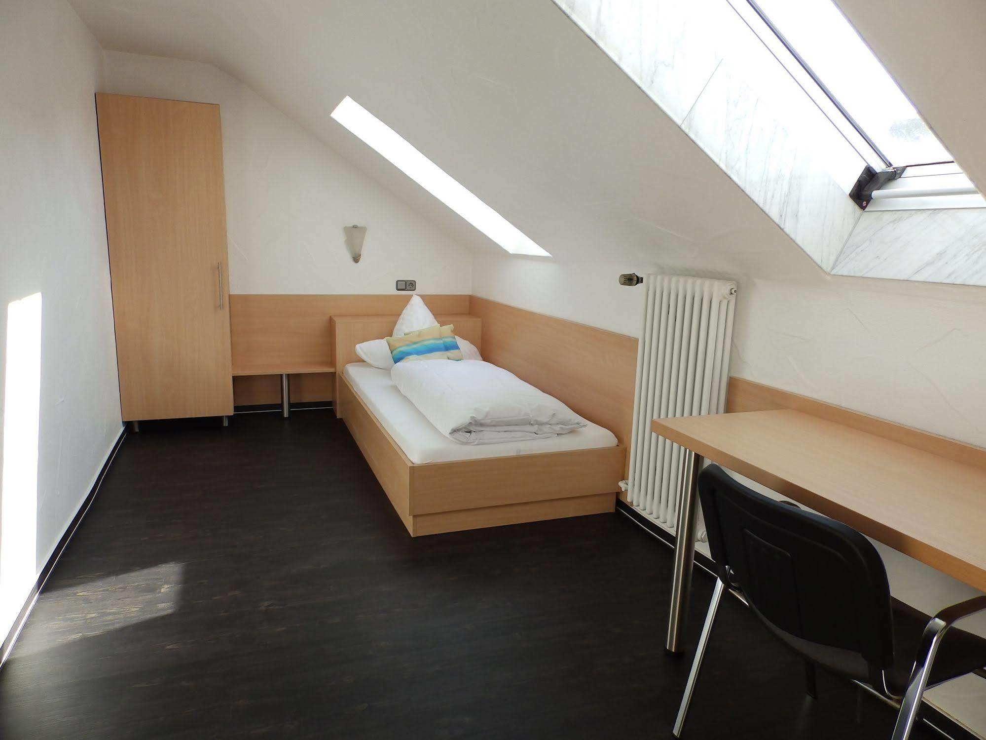 H41 Inn Hotel Garni Freiburg (Adults Only) Гундельфінген Екстер'єр фото