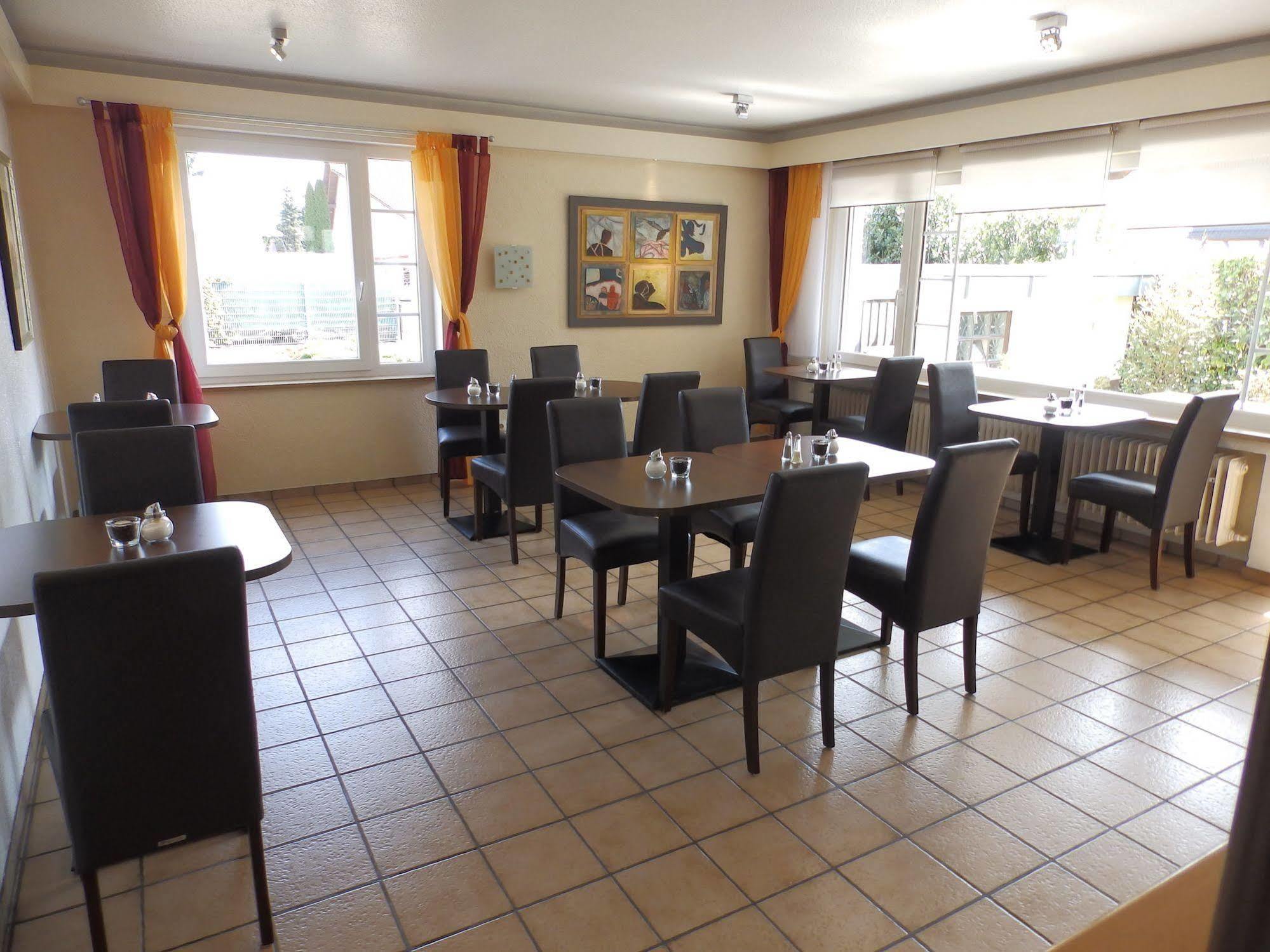H41 Inn Hotel Garni Freiburg (Adults Only) Гундельфінген Екстер'єр фото