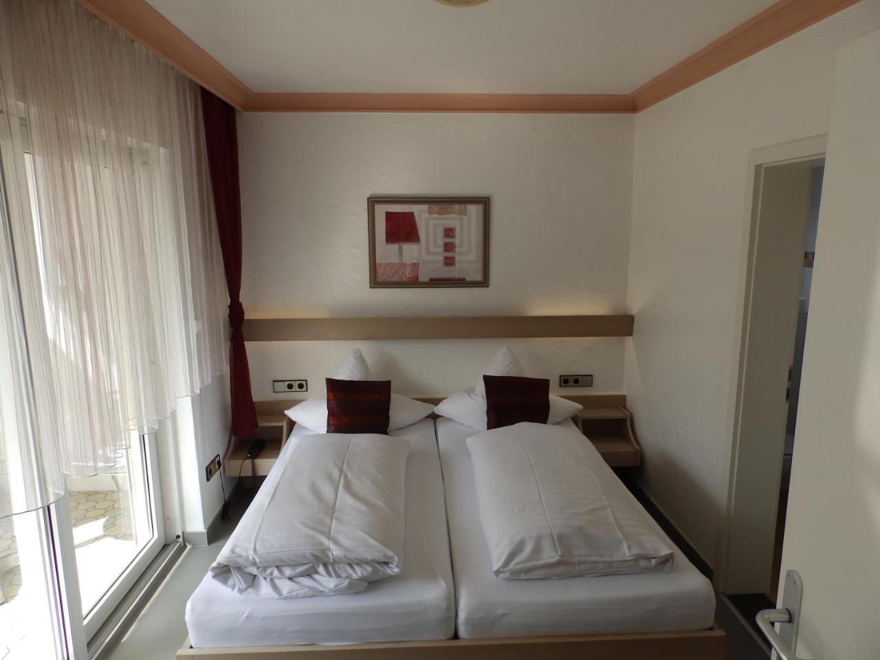 H41 Inn Hotel Garni Freiburg (Adults Only) Гундельфінген Екстер'єр фото