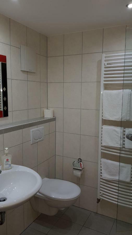 H41 Inn Hotel Garni Freiburg (Adults Only) Гундельфінген Екстер'єр фото