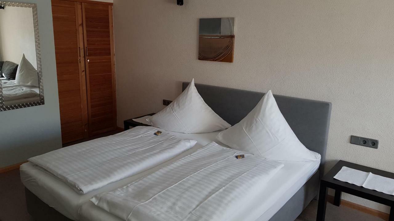 H41 Inn Hotel Garni Freiburg (Adults Only) Гундельфінген Екстер'єр фото