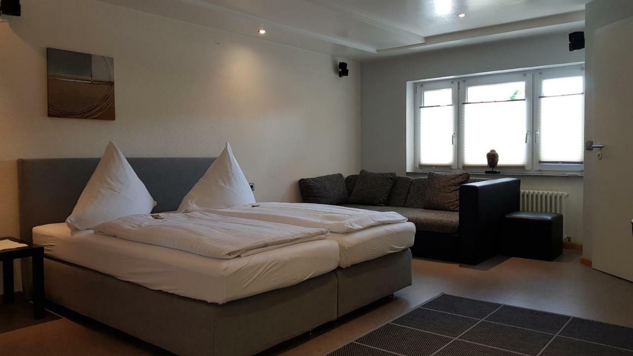 H41 Inn Hotel Garni Freiburg (Adults Only) Гундельфінген Екстер'єр фото