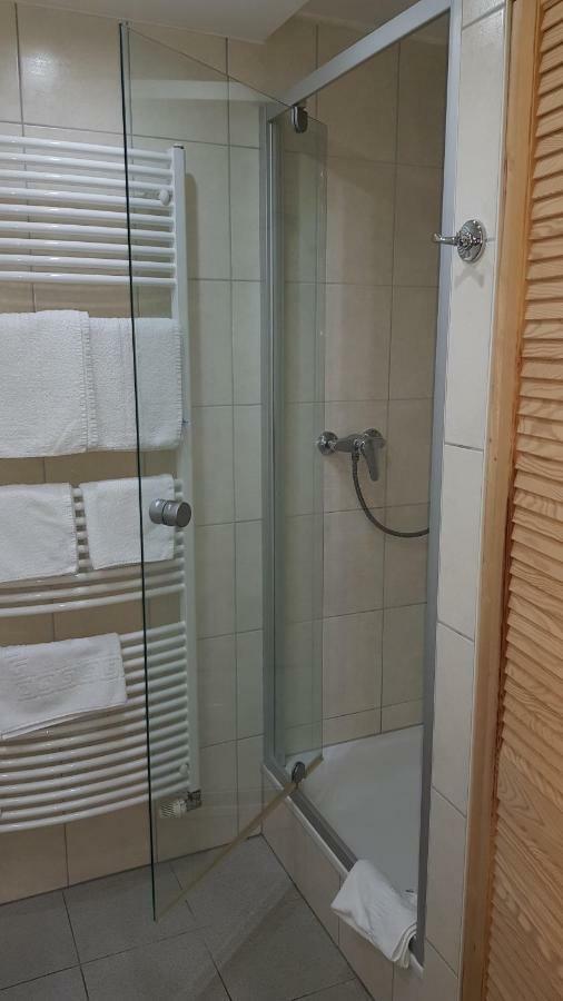 H41 Inn Hotel Garni Freiburg (Adults Only) Гундельфінген Екстер'єр фото