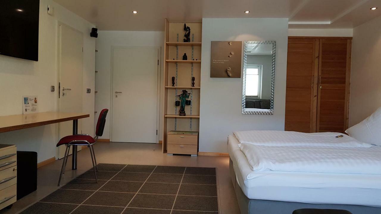 H41 Inn Hotel Garni Freiburg (Adults Only) Гундельфінген Екстер'єр фото